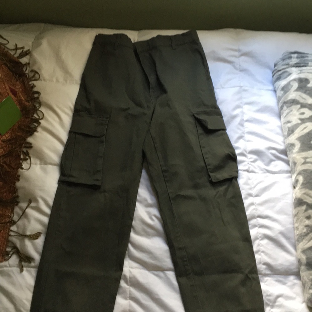 Army looking cargo pants